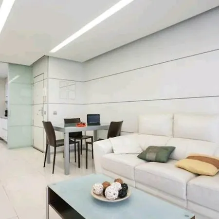 Moderno Apartamento Con Piscina Cerca Playa Castelldefels