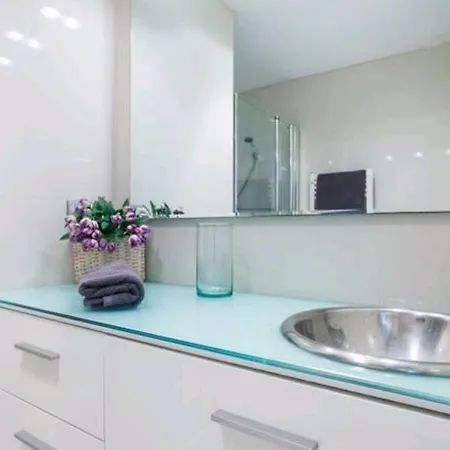 Moderno Apartamento Con Piscina Cerca Playa Castelldefels